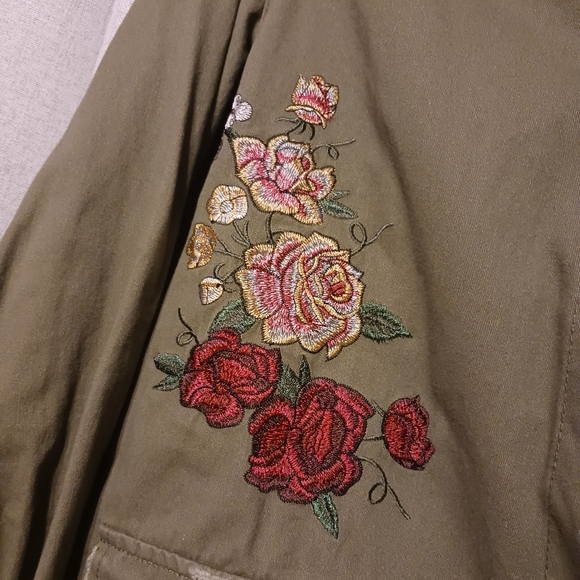 Maurices Embroidered Roses Military Jacket Size Large - Picture 3 of 7